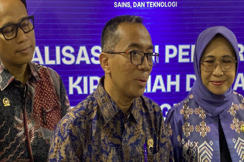 Mendikti Saintek Rancang Lembaga Pinjaman Pendidikan untuk Mahasiswa