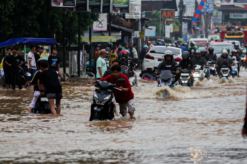 Mobil Habis Terendam Banjir Jangan Langsung Dihidupkan, Ikuti Cara Ini