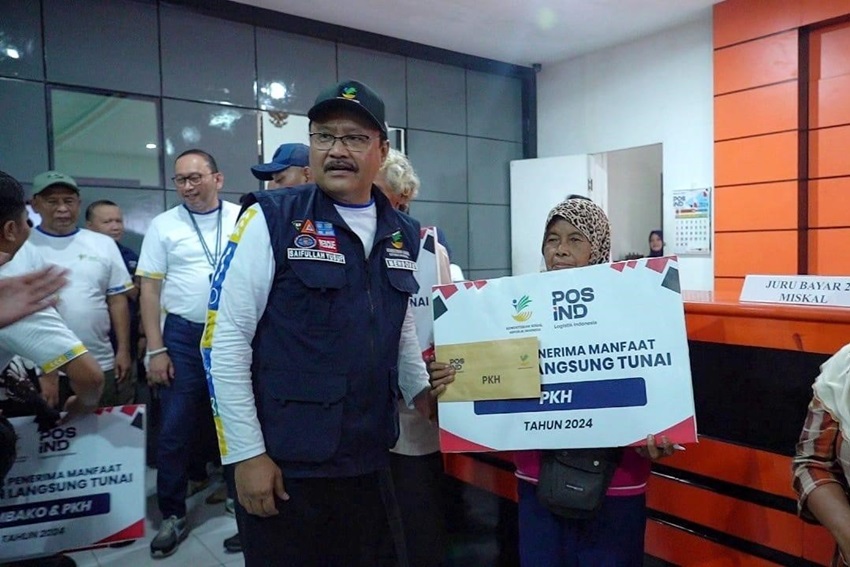 Peringati HKSN 2024, Mensos Gus Ipul Hadiri Penyaluran Bansos PKH Sembako di Sleman