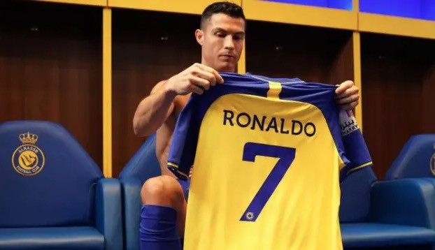 Ratusan Kaus CR7 Dicetak Warga Kupang, Sambut Kunjungan Bersejarah Ronaldo