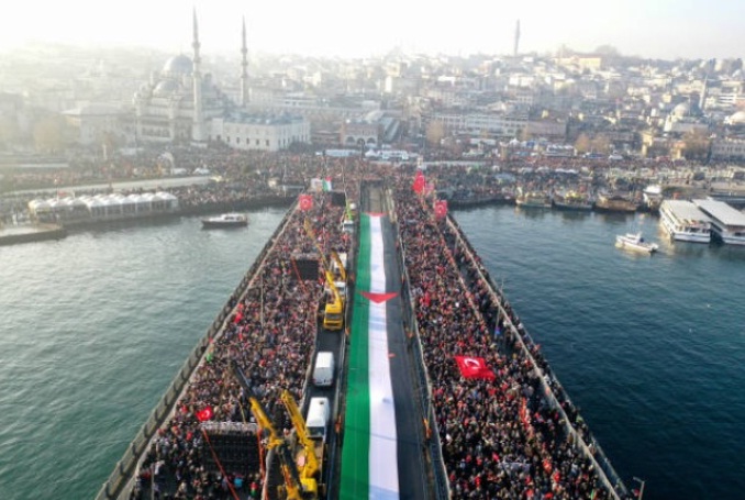 Ratusan Ribu Orang Gelar Aksi Bela Palestina di Istanbul, Kecam Kekejaman Israel