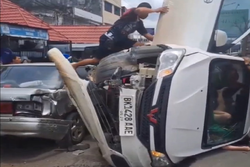 Tabrak Median Jalan, Ibu Rumah Tangga di Lubuklinggau Tewas Tertimpa Mobil Sendiri