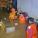 Terjebak Banjir di Banjaran Bandung, Evakuasi Belasan Warga Dramatis