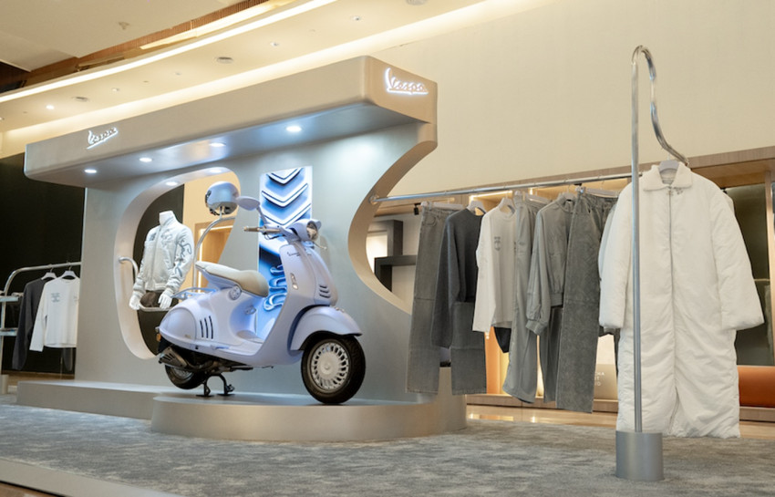 Vespa 946 Snake Mejeng di Pop-up Store Pacific Place