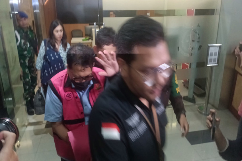 Zarof Ricar Tertunduk dan Tutupi Wajah saat Disinggung Eks Ketua PN Surabaya Diperiksa Kejagung